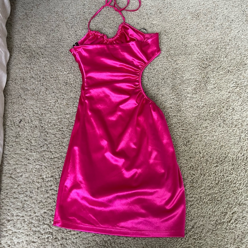 Body con silk Barbie dress. Forever 21.